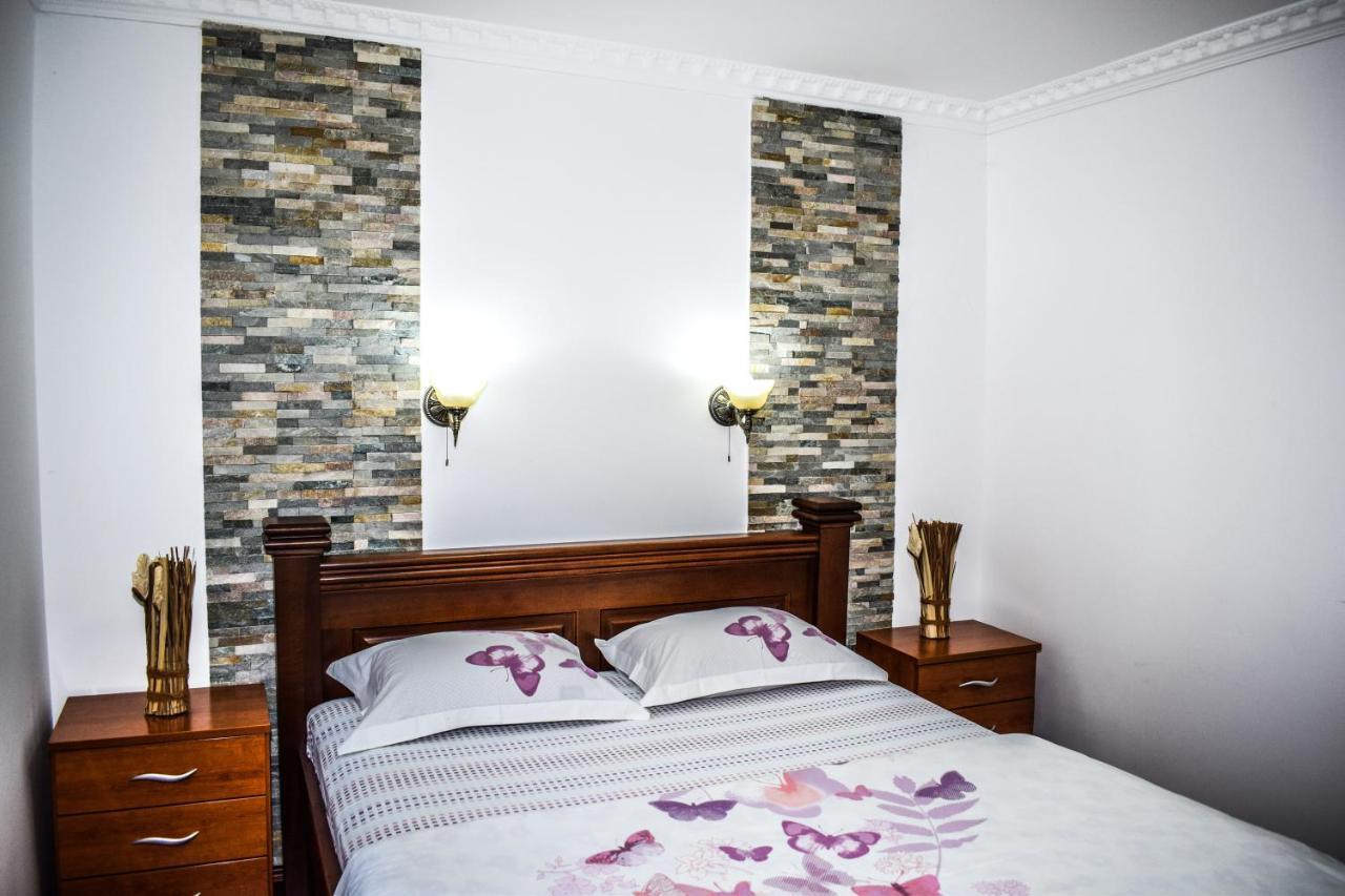 Ema Guest House พลาฟ ภายนอก รูปภาพ