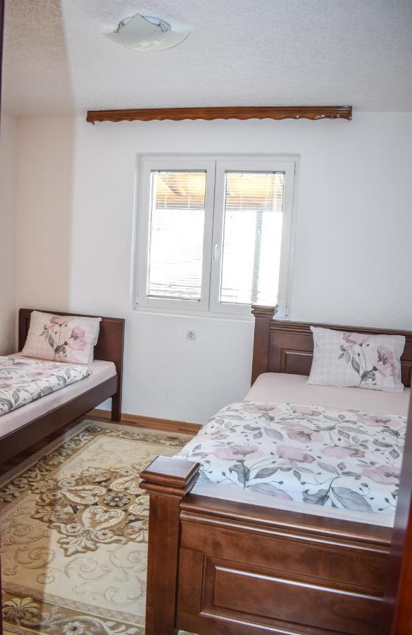 Ema Guest House พลาฟ ภายนอก รูปภาพ