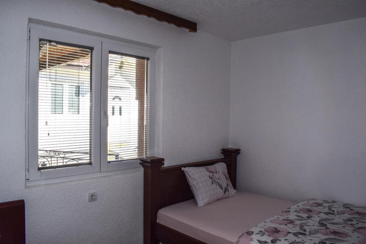 Ema Guest House พลาฟ ภายนอก รูปภาพ